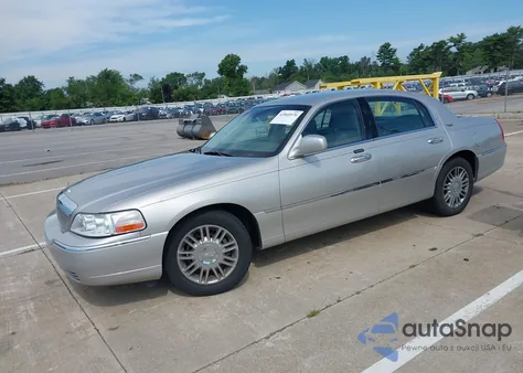 2006 Lincoln Town Car Signature Limited z USA, uszkodzony, nr VIN 1LNHM82W36Y601609